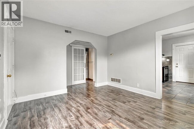 Building Photo - 844 Ellrose Ave