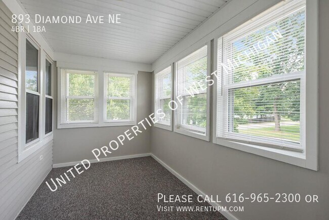 Building Photo - Tours Estimated to Begin 9/22 | 4 Bed 1 Ba...