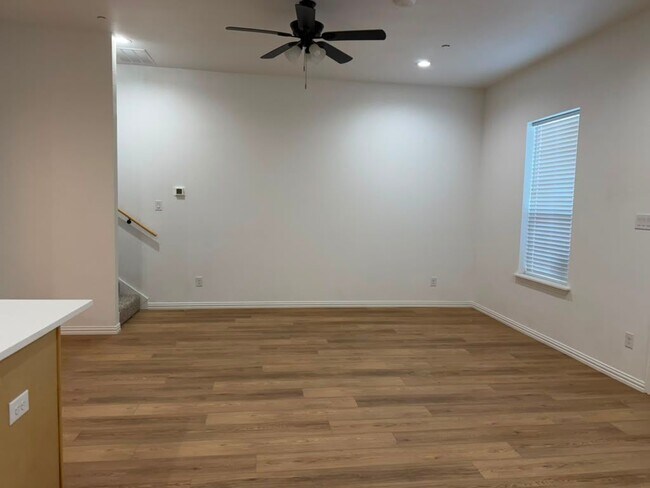 Foto del edificio - 6800 Oak Crest Dr W