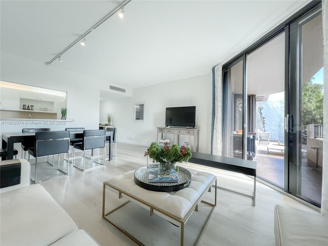 Foto principal - 101 Crandon Blvd