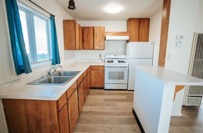 Building Photo - 1983 Sutter Rd