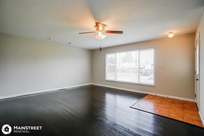 Building Photo - 2569 Regina Ave