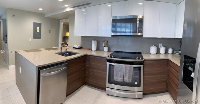 Building Photo - 3507 Oaks Way