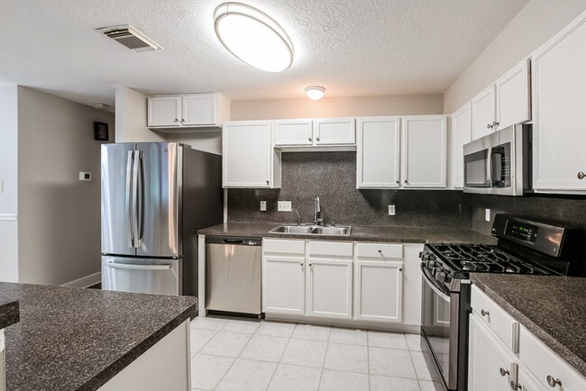 Building Photo - 21882 Pinewilde Ct