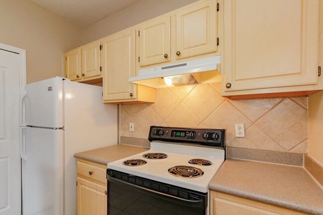 Building Photo - Condo in Resort Style Community of Legacy ...