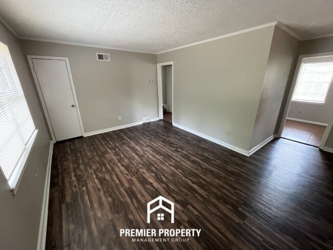 Foto del edificio - 5580 Lochinvar Rd