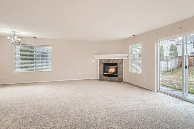 Foto del edificio - 18410 Silver Creek Ave E