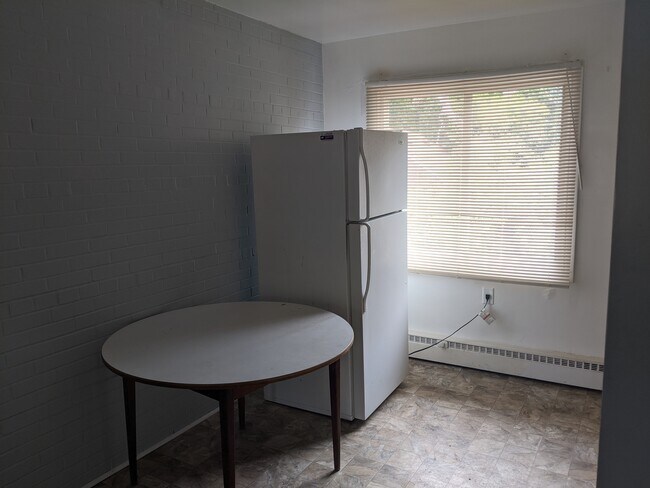Kitchen v2 (12x8) - 11750 Morang Ave