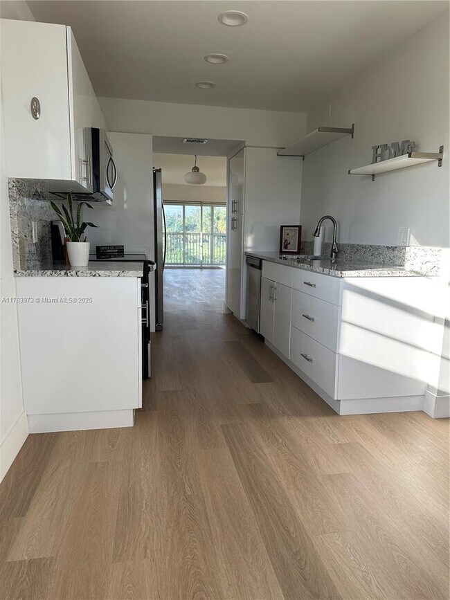 Foto del edificio - 12701 SW 13th St