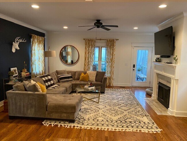 Building Photo - Craftsman Inspired 3 Bed/ 2.5 Bath Home in Cleveland Park, Fenced Yard, Pet Friendly, Screened Po...