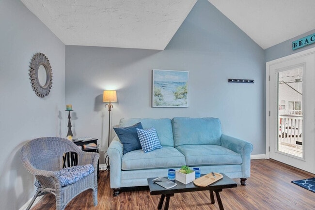 Building Photo - 8 Jones Ave