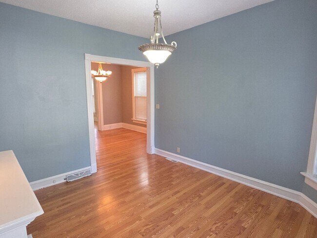 Foto del edificio - 2054 N Cambridge Ave
