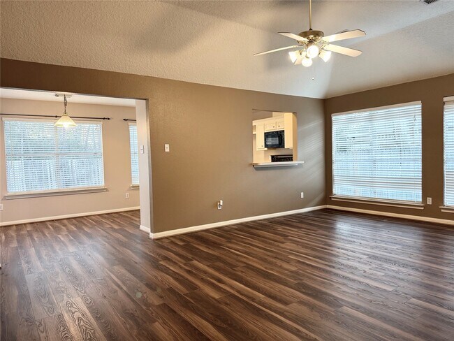 Foto del edificio - 4006 Hunnington Dr