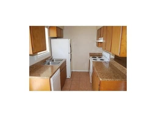 Building Photo - Spacious 2 BEDROOM 2 BATH APARTMENT