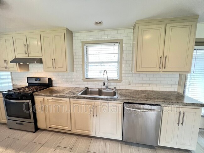 Building Photo - 632 Summit Ridge Dr