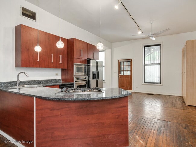 Building Photo - 1124 N Milwaukee Ave