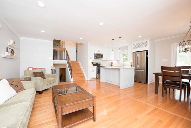 Photo - 311 Adahi Rd SE House