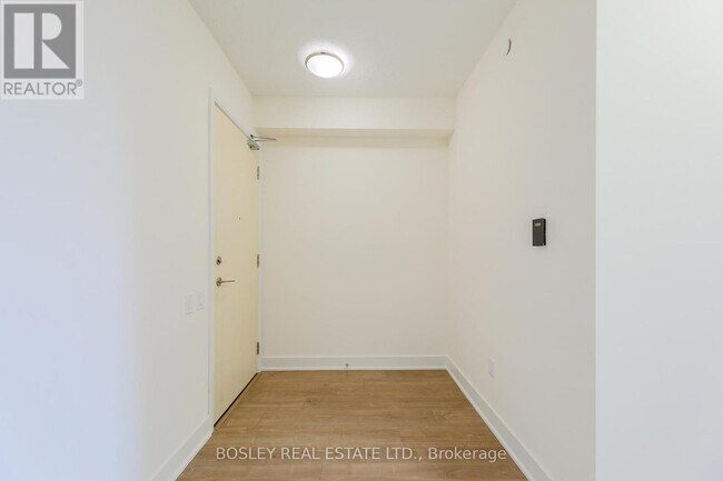 Photo du bâtiment - 30 Roehampton Ave