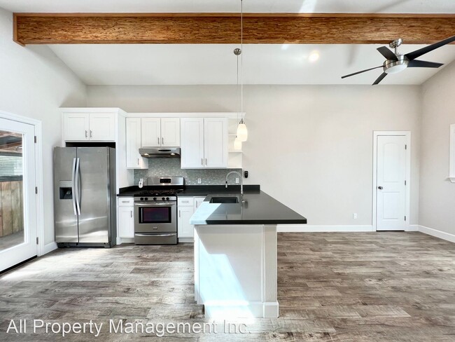 Building Photo - 1 br, 1 bath House - 896 Reina Del Mar Ave.