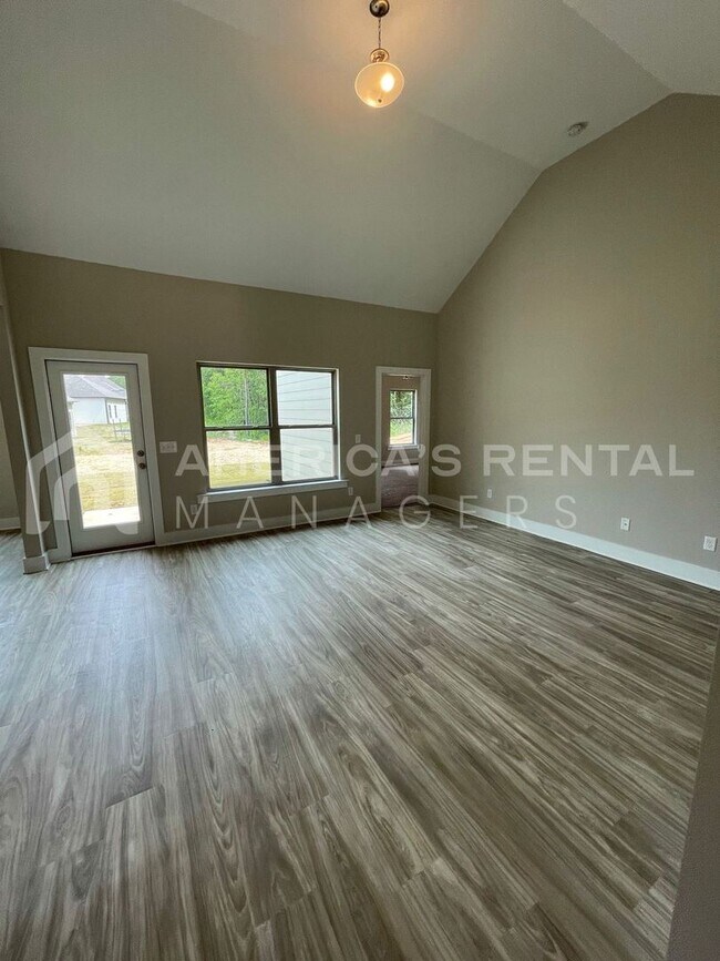 Foto del edificio - Home for Rent in Brookwood, AL...Available...