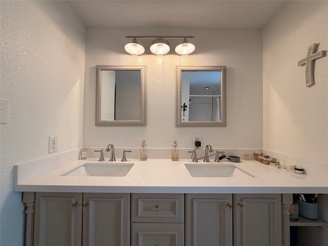 Building Photo - 5522 Avenue O 1/2