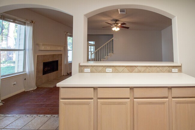 Building Photo - 2111 Grovewood Park