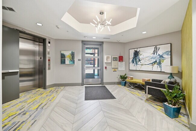 Foto del edificio - $3,045.95, 2 Beds - 2 Bath, Condo in Denver with Unobstructed Mountain Views!