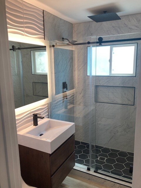 Bathroom 1 - 7225 Mohawk St