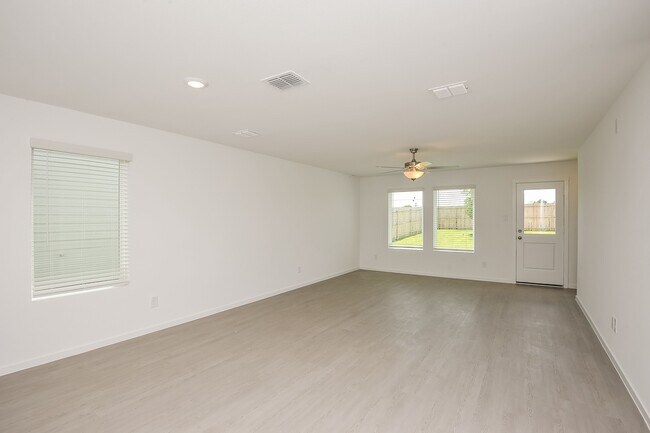 Building Photo - 2749 Mistwood Dr