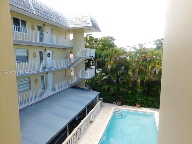 Foto del edificio - 427 Santander Ave