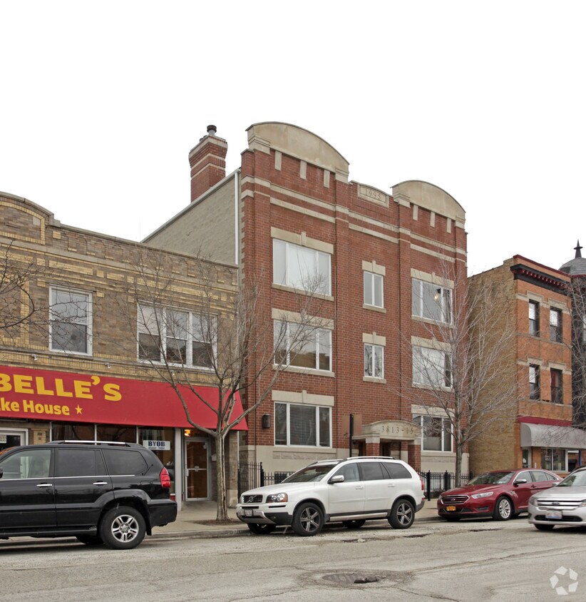 Building Photo - 3813-3815 N Southport Ave