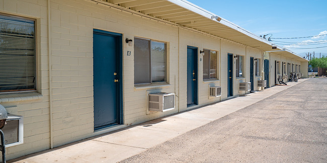 Building Photo - 29 Palms Apartments