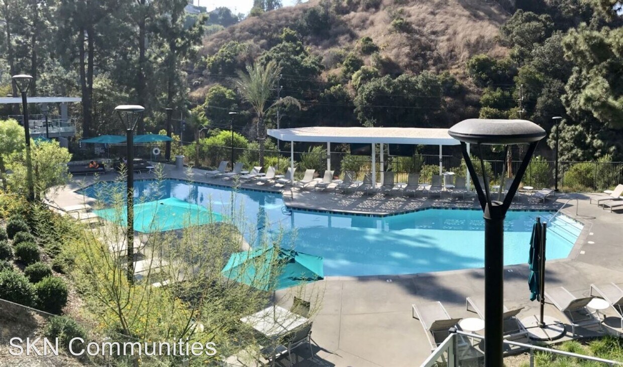 Foto principal - 3660 Barham Blvd