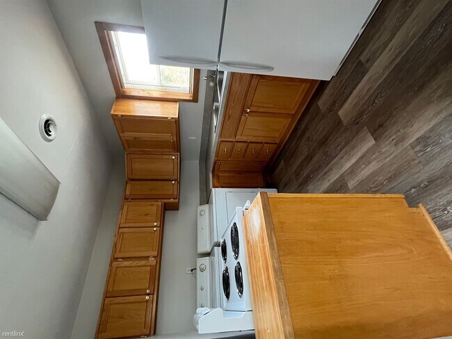 Foto del edificio - 2 br, 1 bath Duplex - 111 1/2 W 12th St