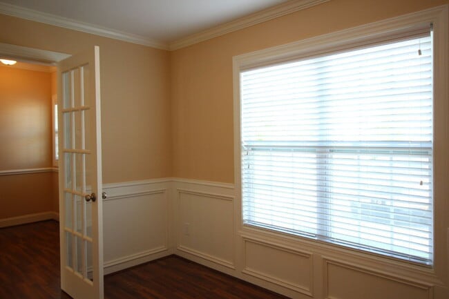 Building Photo - 120 Chandler Dr