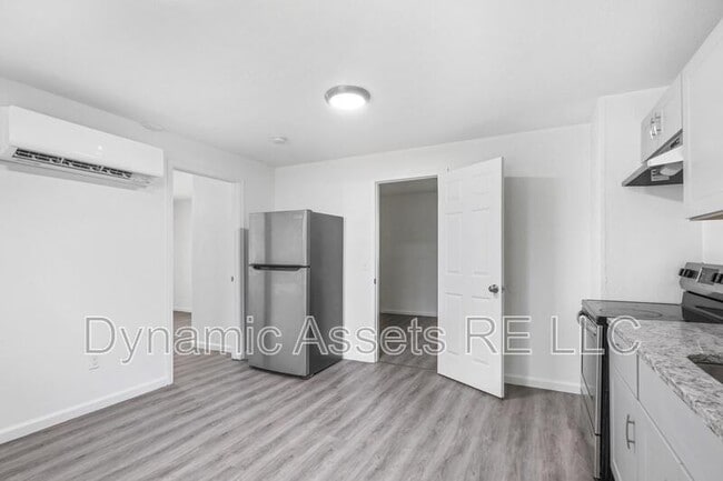 Foto del edificio - 208 E Park St