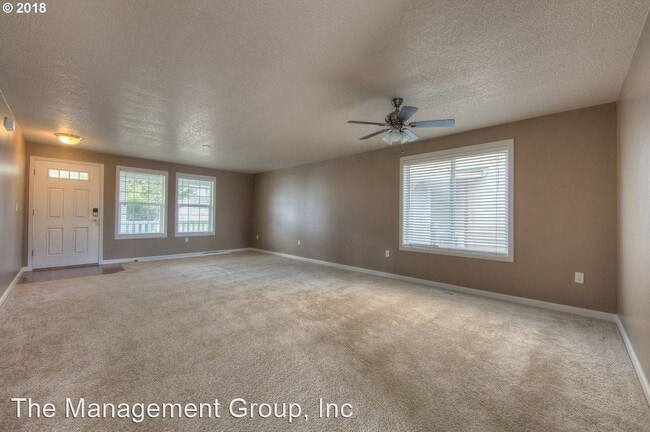 Building Photo - 4 br, 2.5 bath House - 16522 NE 45th Street