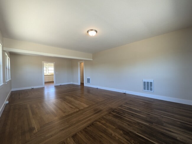 Foto del edificio - 211 Freitas Rd