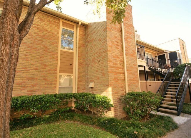 Building Photo - 710 Bering Dr