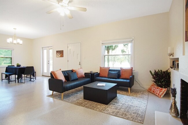 Building Photo - 1647 Lake Ella Dr