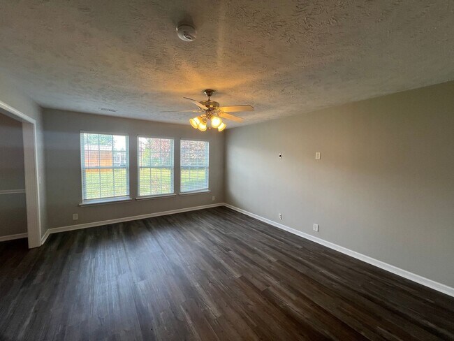 Building Photo - Available Now! *Half Off 1st Month's Rent!...