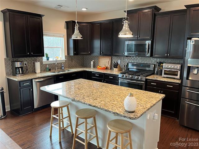 Foto del edificio - 5021 Hedgebrook Ln