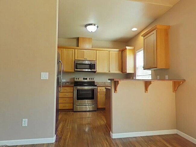 Building Photo - Luxurious Duplex in Corvallis