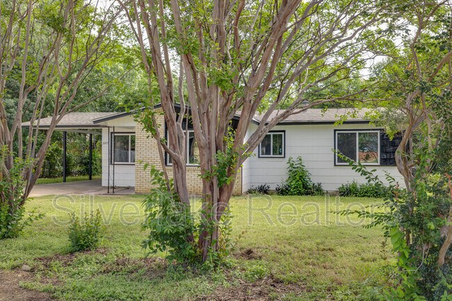 Foto del edificio - 2205 Carruthers Dr