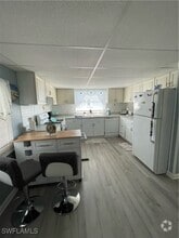 Building Photo - 471 Palm Dr