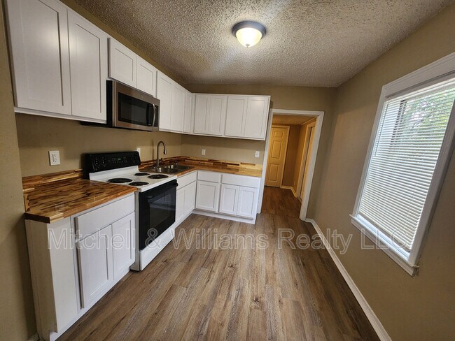 Foto del edificio - 3032 2nd St Cir