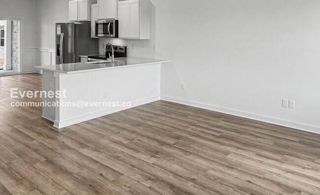 Foto del edificio - 3 Bed/3 Bath Townhome with Off-Street Parking / Pet-Friendly / Vouchers Accepted / Available Now!