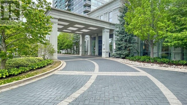 Building Photo - 15 Greenview Ave