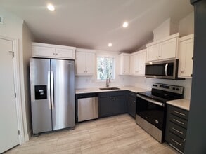 Building Photo - 25918 Meadowmist Dr