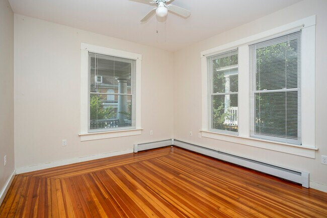 Foto del edificio - 79 Maple Ave